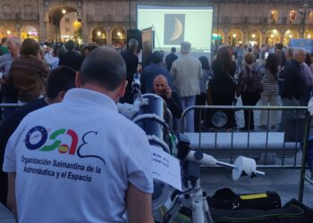 Noche de observación astronómica en la Plaza Mayor de Salamanca