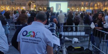 Noche de observación astronómica en la Plaza Mayor de Salamanca