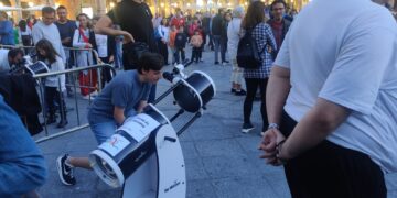 Noche de observación astronómica en la Plaza Mayor de Salamanca