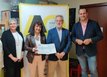 Los vecinos de Valdelagua donan la recaudación de la cena de las fiestas a la Asociación Aspas