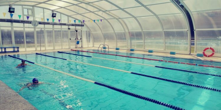 Carbajosa bonificará a los vecinos que deseen practicar natación durante el invierno en las piscinas climatizadas de Salamanca y provincia