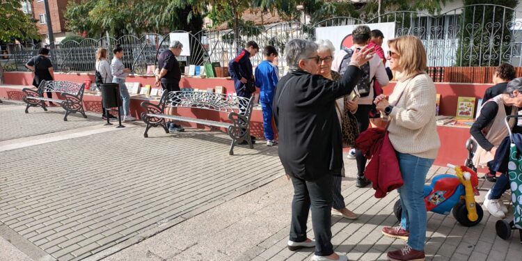 Éxito de una suelta de libros de Santa Marta Decide para reutilizarlos y seguir animando a la población a leer