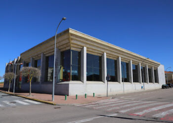 Villares licita la gestión de la piscina climatizada con el apoyo del PP para adjudicarla y abrir al público a final de año