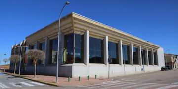 Villares licita la gestión de la piscina climatizada con el apoyo del PP para adjudicarla y abrir al público a final de año