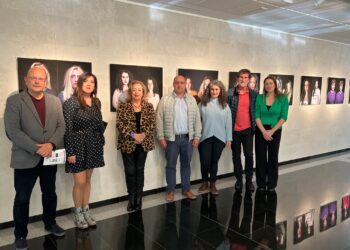 Villares alza la voz contra la violencia de género con la exposición ‘¡Yo soy más fuerte que tú!’