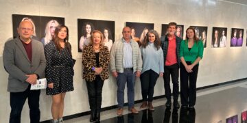 Villares alza la voz contra la violencia de género con la exposición ‘¡Yo soy más fuerte que tú!’