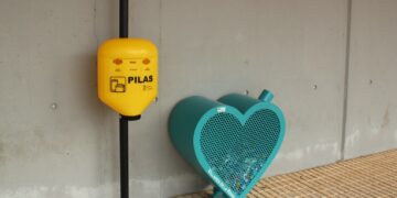 Villares y Villamayor estrenan los contenedores para reciclar pilas