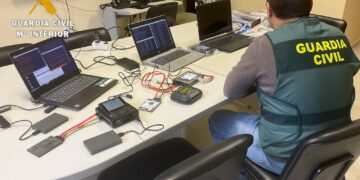 La Guardia Civil desarticula la red que había estafado 2 millones a más de 1.200 personas, entre ellos 80 salmantinos