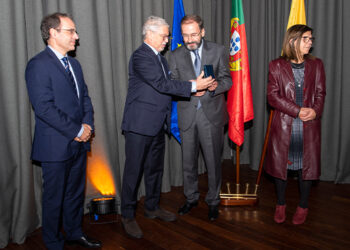 Alberto Orfao, catedrático de la USAL, recibe la Medalla de Oro de la Facultad de Medicina de la Universidad de Coimbra