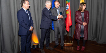 Alberto Orfao, catedrático de la USAL, recibe la Medalla de Oro de la Facultad de Medicina de la Universidad de Coimbra