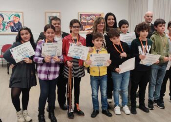 Elena Rodríguez recibe el bastón de mando y toma posesión como alcaldesa de infancia