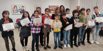 Elena Rodríguez recibe el bastón de mando y toma posesión como alcaldesa de infancia