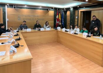 Campañas para concienciar de no tirar chicles al suelo o llevar el bocadillo en fiambreras para reducir residuos, nuevas propuestas de los niños de Carbajosa en el Consejo de Infancia