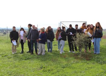 Alumnos de la Complutense de Madrid se interesan por el proyecto de la encina micorrizada de trufa negra que se desarrolla en ‘Castro Enríquez’