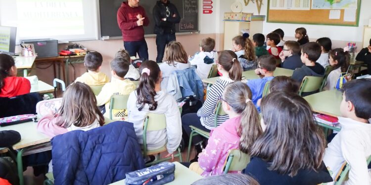 La Escuela de Hostelería de Santa Marta ‘enseña’ a los alumnos del Martín Gaite a seguir una dieta saludable