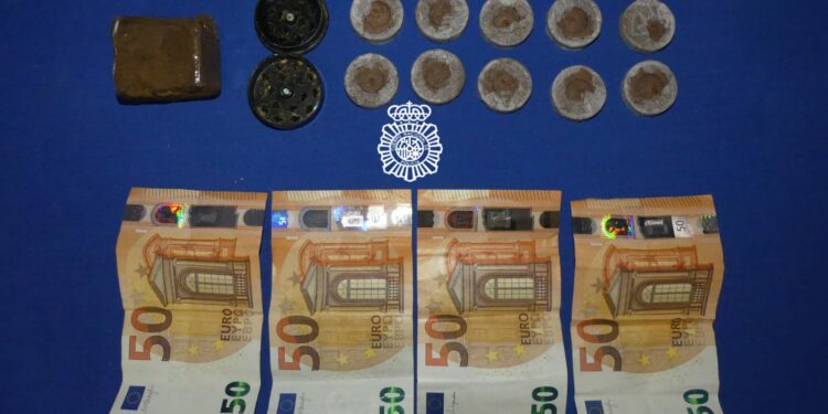 La Policía Nacional detiene a un joven de 24 años que portaba 46 gramos de hachís