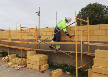 Doñinos aprueba la creación de las bolsas de empleo de peón de servicios y monitores de ocio y tiempo libre para 2023