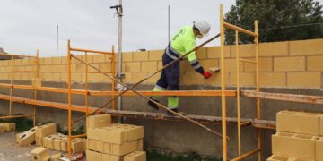 Doñinos aprueba la creación de las bolsas de empleo de peón de servicios y monitores de ocio y tiempo libre para 2023