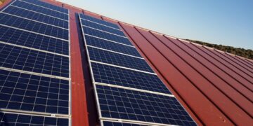 El Parque de Bomberos, Policía Local, el Centro Julián Sánchez ‘El Charro’ y el Centro de Vistahermosa cuentan con una nueva instalación solar fotovoltaica