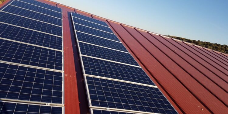 El Parque de Bomberos, Policía Local, el Centro Julián Sánchez ‘El Charro’ y el Centro de Vistahermosa cuentan con una nueva instalación solar fotovoltaica