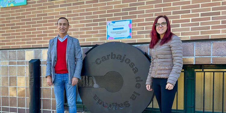Carbajosa estrena dos nuevos contenedores para fomentar el reciclaje de tapones de plástico