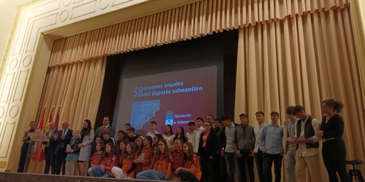 El atleta Mario García se lleva la Salina de Oro en los Premios Anuales del Deporte Salmantino