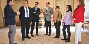 Recepción a la Asociación Hispana de Colegios y Universidad para mostrar el apoyo del Ayuntamiento a los jóvenes