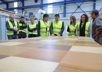 Fernández Mañueco visita la nueva fábrica de Castellanos que ha contado con una inversión de 2,1 millones