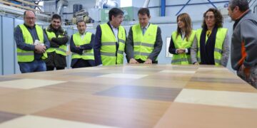 Fernández Mañueco visita la nueva fábrica de Castellanos que ha contado con una inversión de 2,1 millones