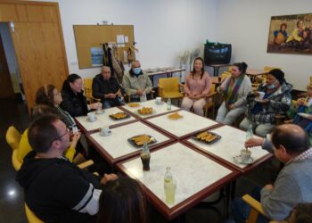 «Hola buenos días, ¿qué tal estás, cómo te has levantado hoy?»