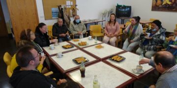 «Hola buenos días, ¿qué tal estás, cómo te has levantado hoy?»