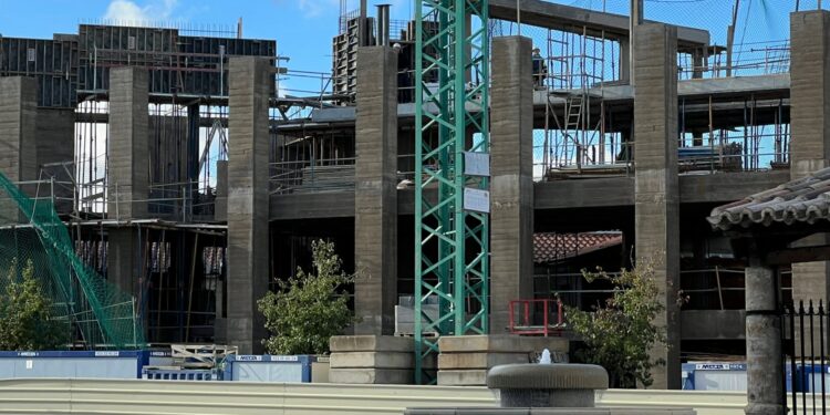 Cs Carbajosa propone el traslado de la fuente de la Plaza del Ayuntamiento en el centro del municipio a la plaza Víctimas del Terrorismo