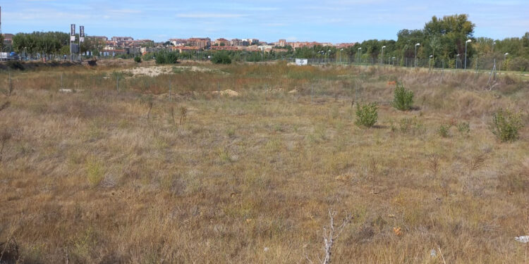 Santa Marta firma un convenio para ceder suelo municipal y volver a construir vivienda protegida doce años después