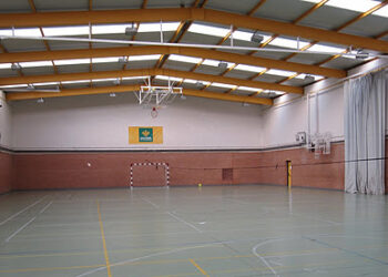 Nueva iluminación en el pabellón de La Salud para ganar en ahorro y eficiencia energética