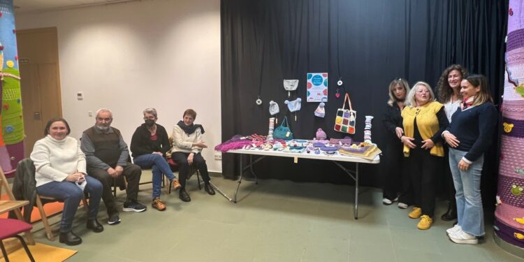 ‘Tejemaneje’: manos solidarias que convierten la lana en arte