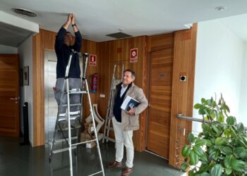 Villamayor sustituye las luminarias de todos los edificios públicos para reducir el consumo energético municipal