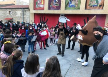 La Fiesta de la Castañada reunirá a los vecinos de Villamayor el sábado 12 para disfrutar de juegos, música y castañas asadas