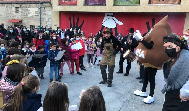 La Fiesta de la Castañada reunirá a los vecinos de Villamayor el sábado 12 para disfrutar de juegos, música y castañas asadas