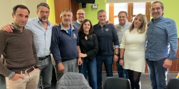 Ángel Seronero recibe el homenaje de sus compañeros y de la Corporación municipal por su jubilación después de 23 años de trabajo en el Ayuntamiento de Villamayor