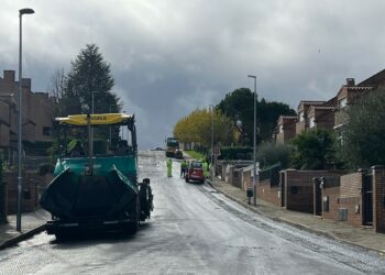 Comienza la pavimentación de las calles más deterioradas de las urbanizaciones Las Canteras y El Pajarón