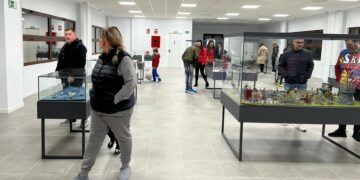 Más de 500 personas visitan la I Feria de Miniaturas de juegos de estrategia en Villares