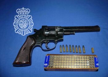 Una discusión familiar finaliza con dos hermanos detenidos por dispararse con armas de fuego