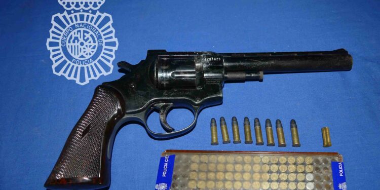 Una discusión familiar finaliza con dos hermanos detenidos por dispararse con armas de fuego