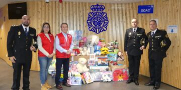 Policía Nacional colabora en la campaña de Cruz Roja ‘El Juguete Educativo’
