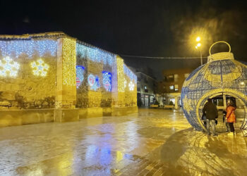 El encendido navideño inaugura la Navidad en Carbajosa