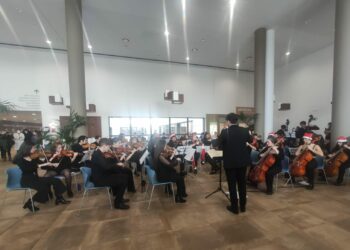 La orquesta Alana ofrece un concierto navideño en el Hospital Universitario