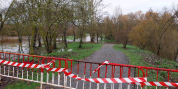 La espectacular crecida del río Tormes obliga a cortar la zona de ‘El Picón’ en la Isla del Soto