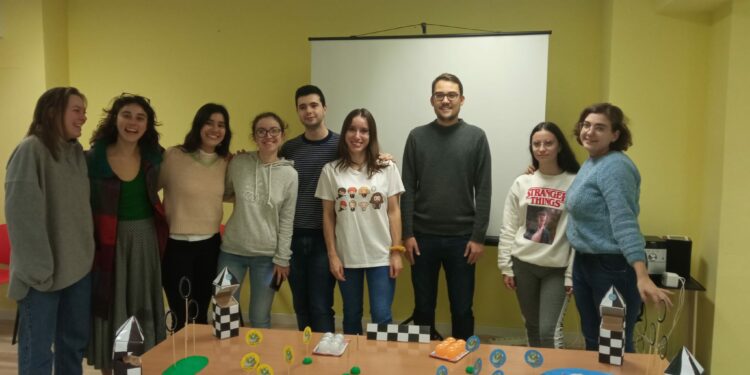 Escalada, patinaje sobre hielo, juegos de mesa o taller de galletas de Navidad, algunas de las actividades del programa ‘Dinamiza Joven’