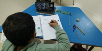 La Fundación Iberdrola dona 30.000 euros a Cáritas para el Proyecto Ícaro de promoción educativa de un centenar de niños