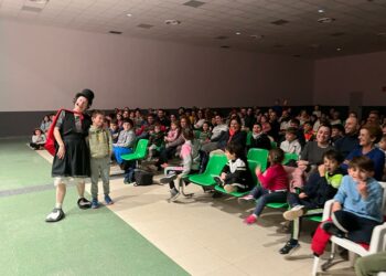 La maga Alicia Maravillas inunda de magia la Navidad en Doñinos